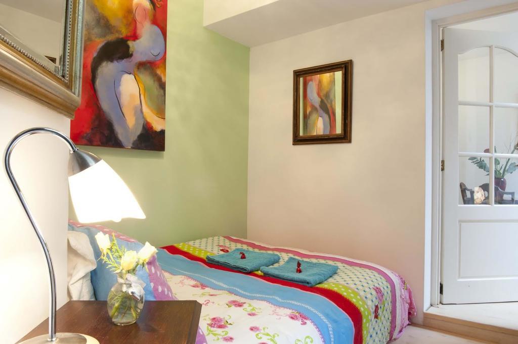 B&B Romantic Rooms Central Haarlem Bilik gambar